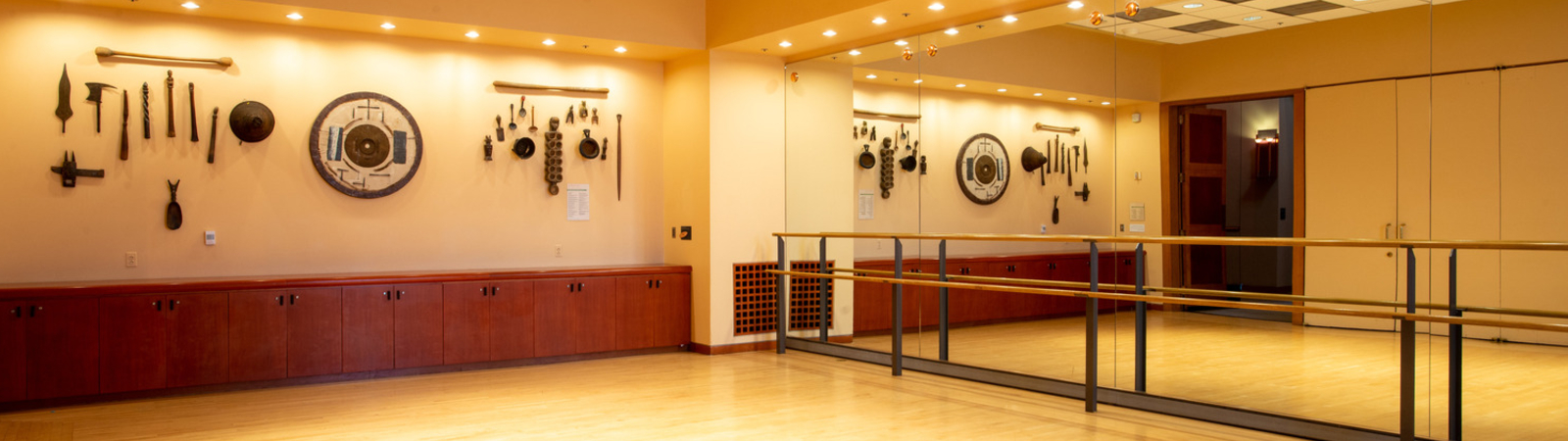 1600x450 community room